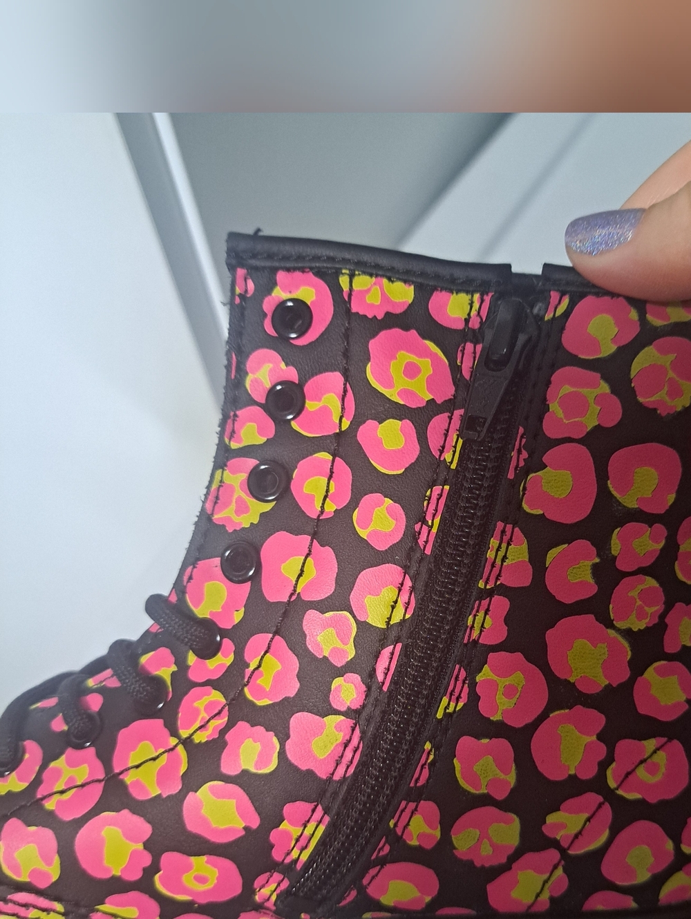 Dr. Martens 1460 Leopard Hydro Lace Bootie Pink 5 NWOB - Picture 9 of 10